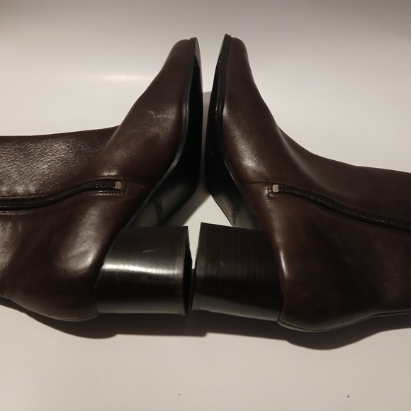 Hush Puppies Ladies Brown Leather Ankle Boots. NWOT. Size 9M - Picture 3 of 5